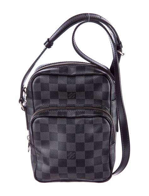 louis v crossbody bag men